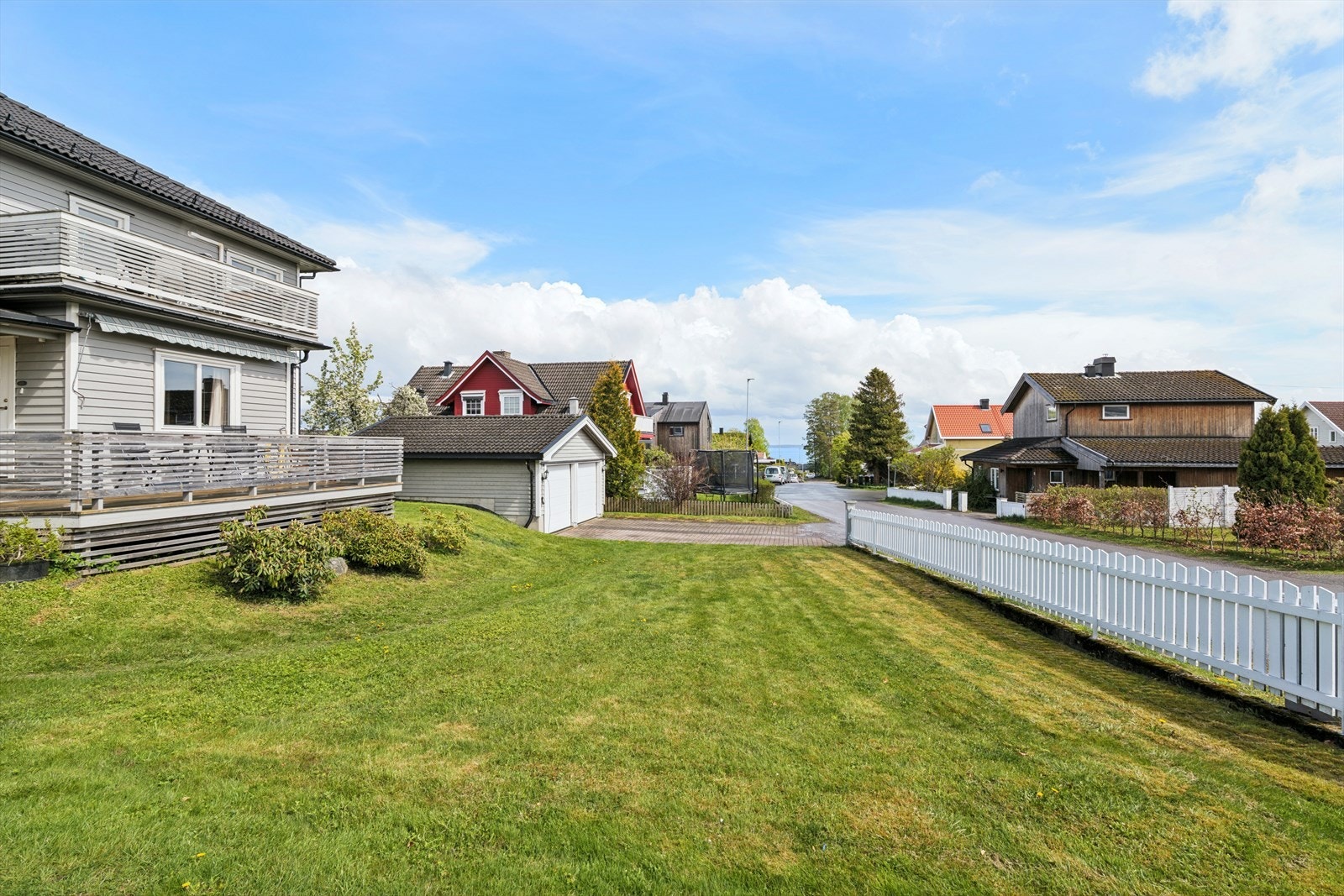 Seksjonen disponerer halve garasjen Galleribilde