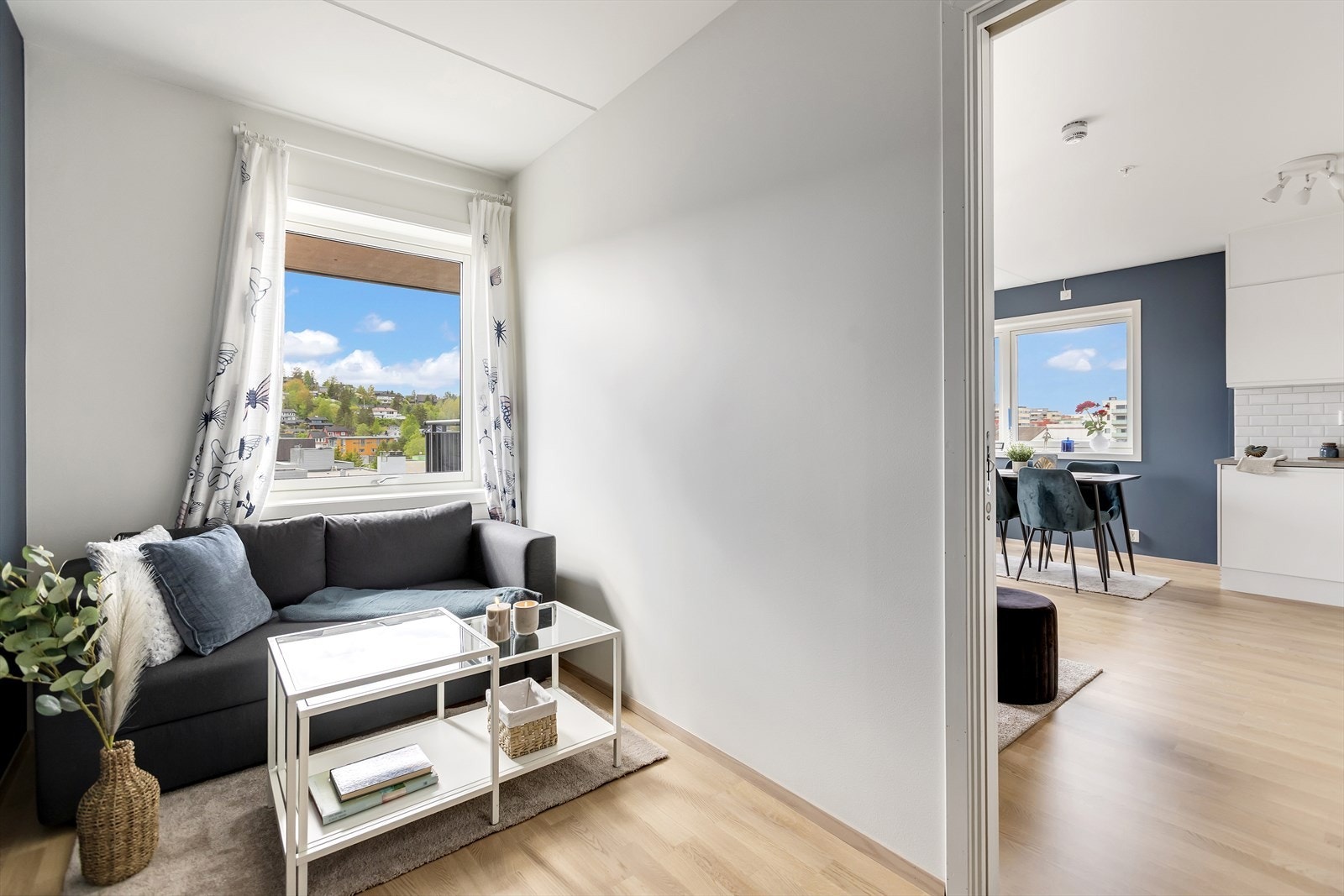 Soverom 2 og 3 har plass til seng, skrivepult og garderobeskap. Galleribilde