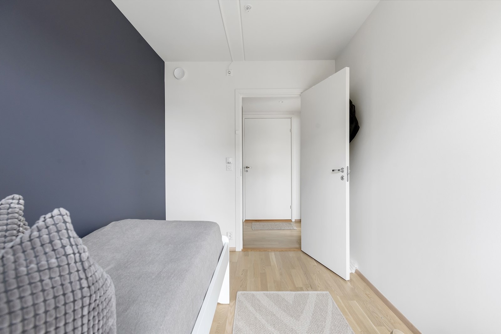 Soverom 2 og 3 egner seg godt som barnerom, gjesterom eller hjemmekontor. Galleribilde