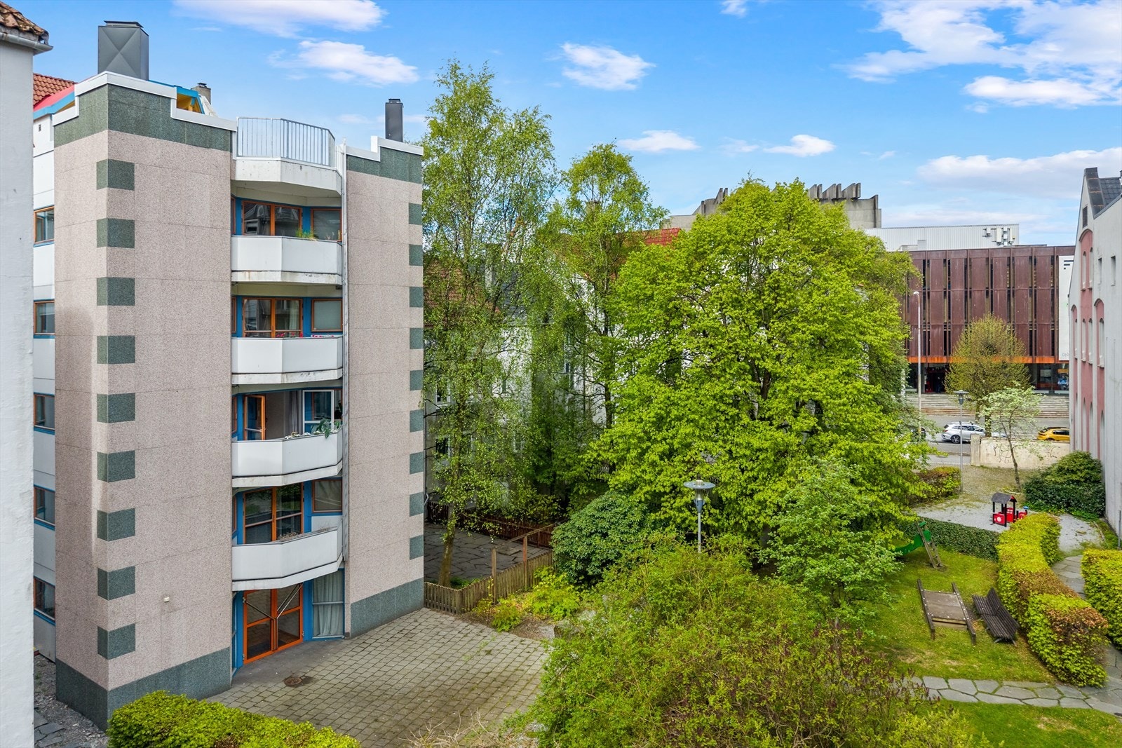 - Det er kun 5 minutters gange til bybanestopp hvor linje 1 og 2 går - Galleribilde