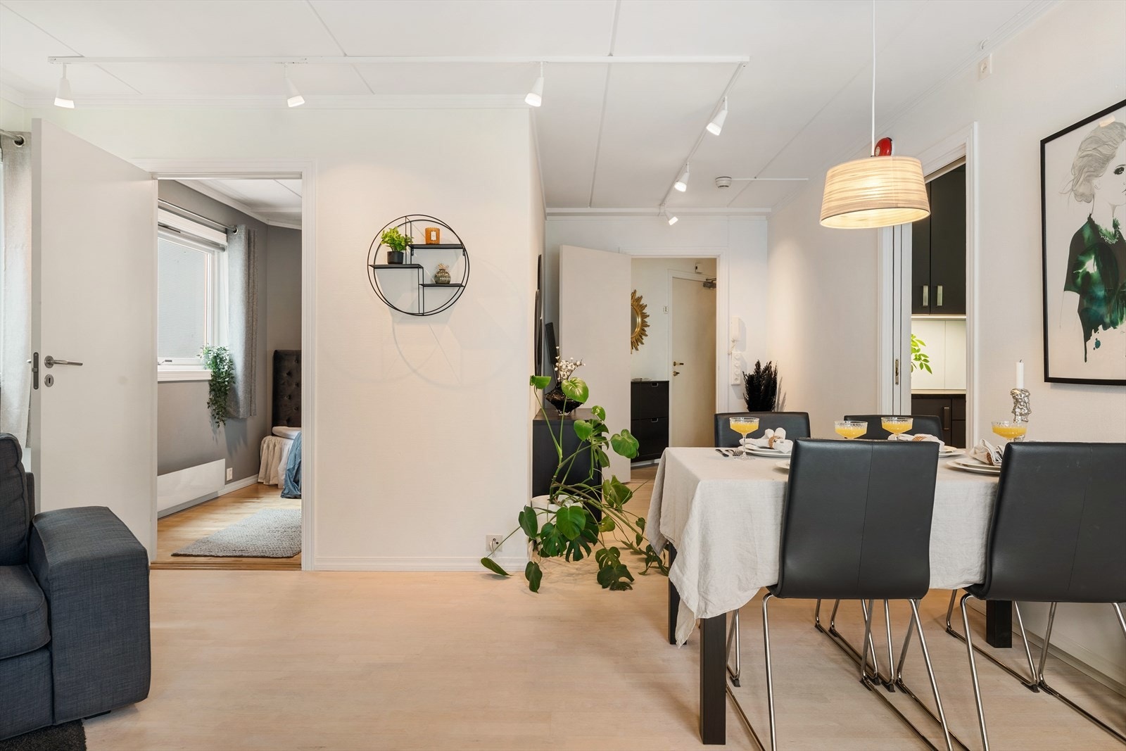 - I stuen får man god med lysinnslipp fra to himmelretninger - Galleribilde
