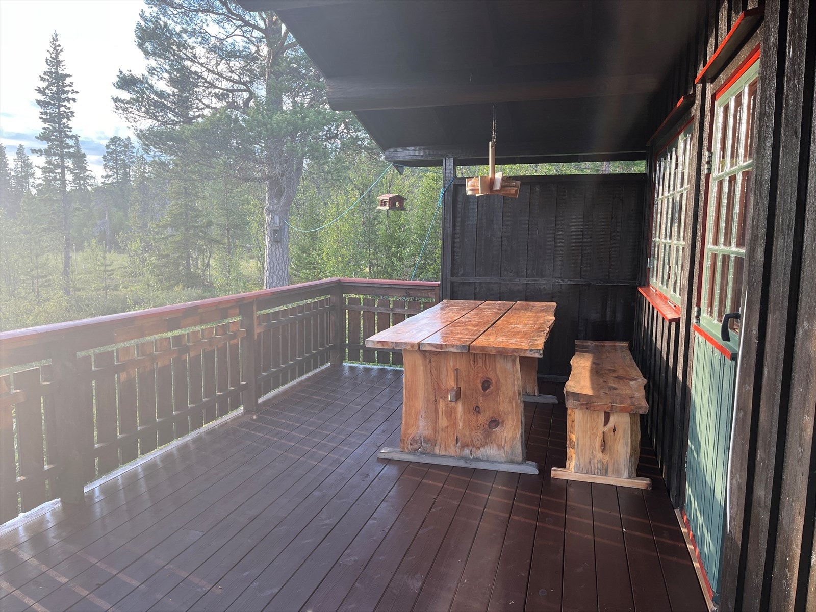 Terrasse beiset sommeren 2024 Galleribilde