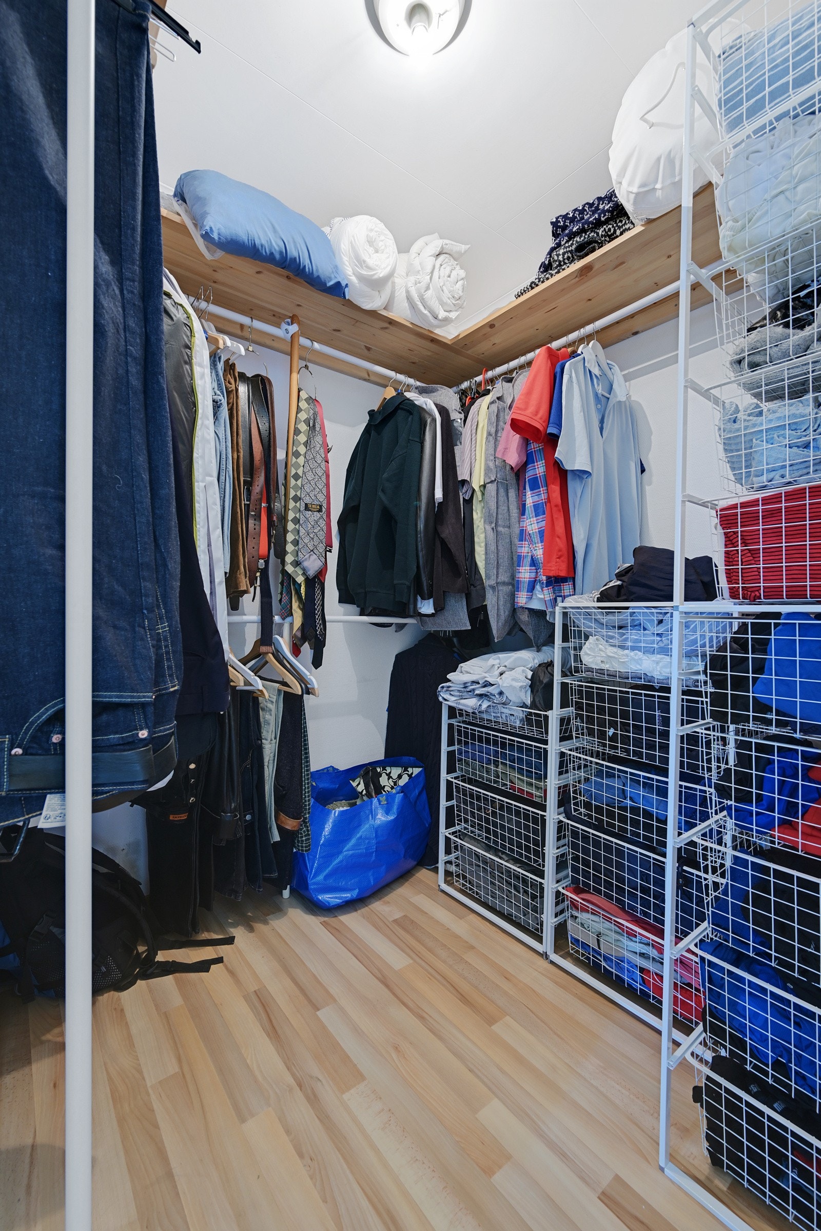 Romslig lagringsbod. Her er det muligheter for walk-in closet! Galleribilde