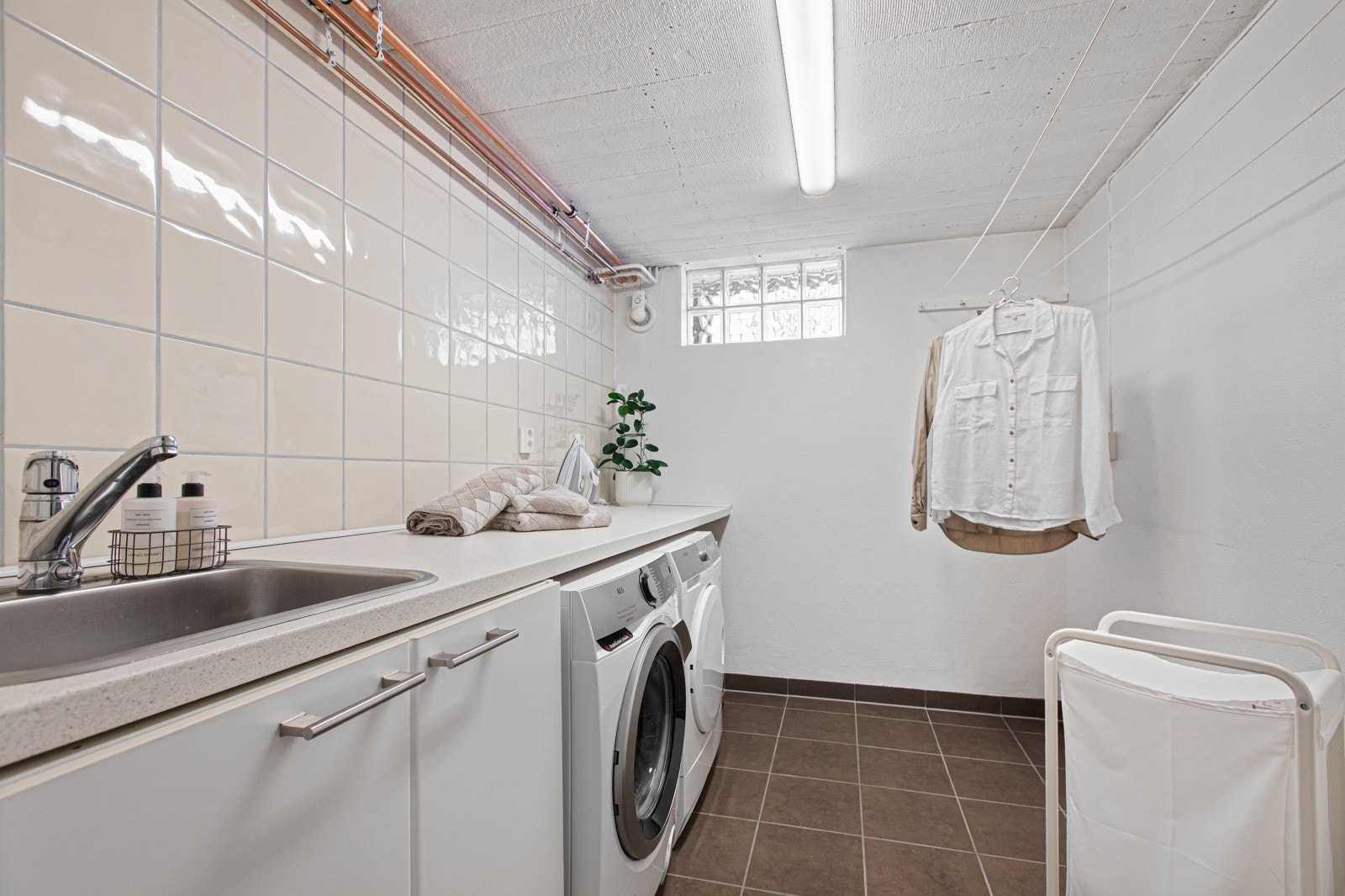 Ved siden av badet er det etablert et eget vaskerom. Galleribilde