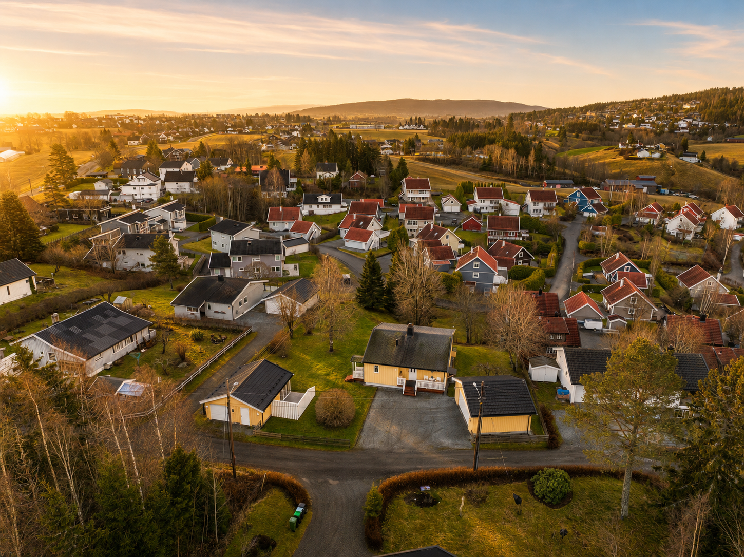 Her bor du landlig med turmuligheter rett utenfor døren, samtidig som det er kort vei til Ask sentrum, Romeriksåsen og Lysdammen med fine bademuligheter. NB! Bilde er AI-redigert og avvik kan forekomme. Galleribilde