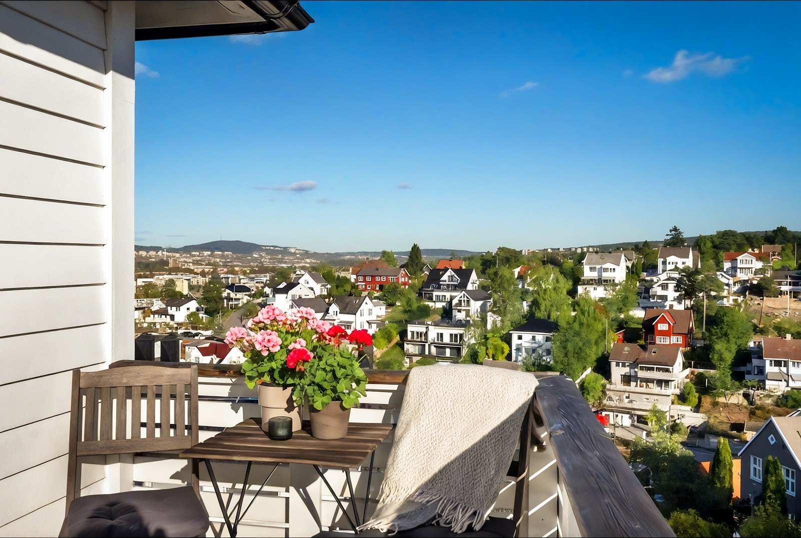 Fin plass til kafebord og stoler Galleribilde