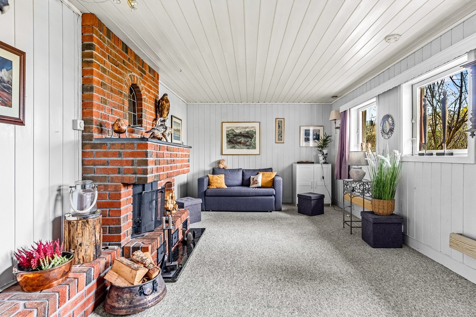 Fra gangen er det inngang til et rom som benyttes som kjellerstue. Galleribilde