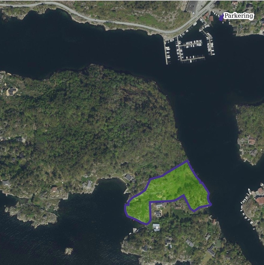Eiendommen vs parkering og båtplass på land Galleribilde