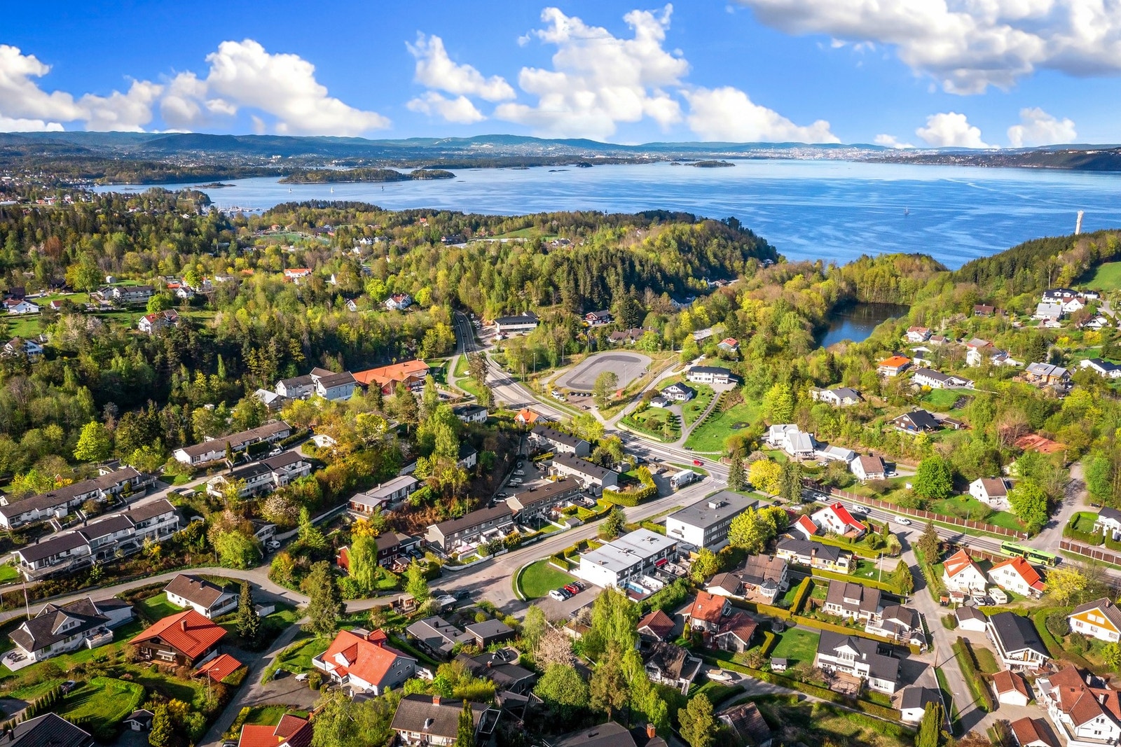 Det er kort vei både til Slemmestad og Vollen hvor man kan ta hurtigbåten til Oslo Galleribilde