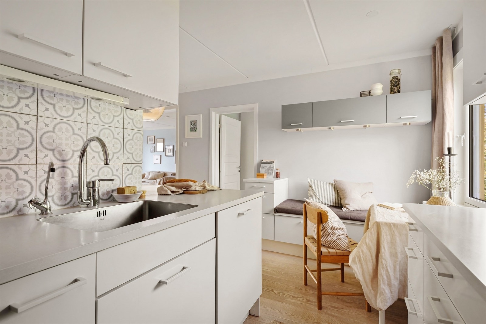 Det medfølger også et vannrensesystem som gir 100% rent vann fra kjøkkenbenken - bare vent til du smaker forskjellen! Galleribilde