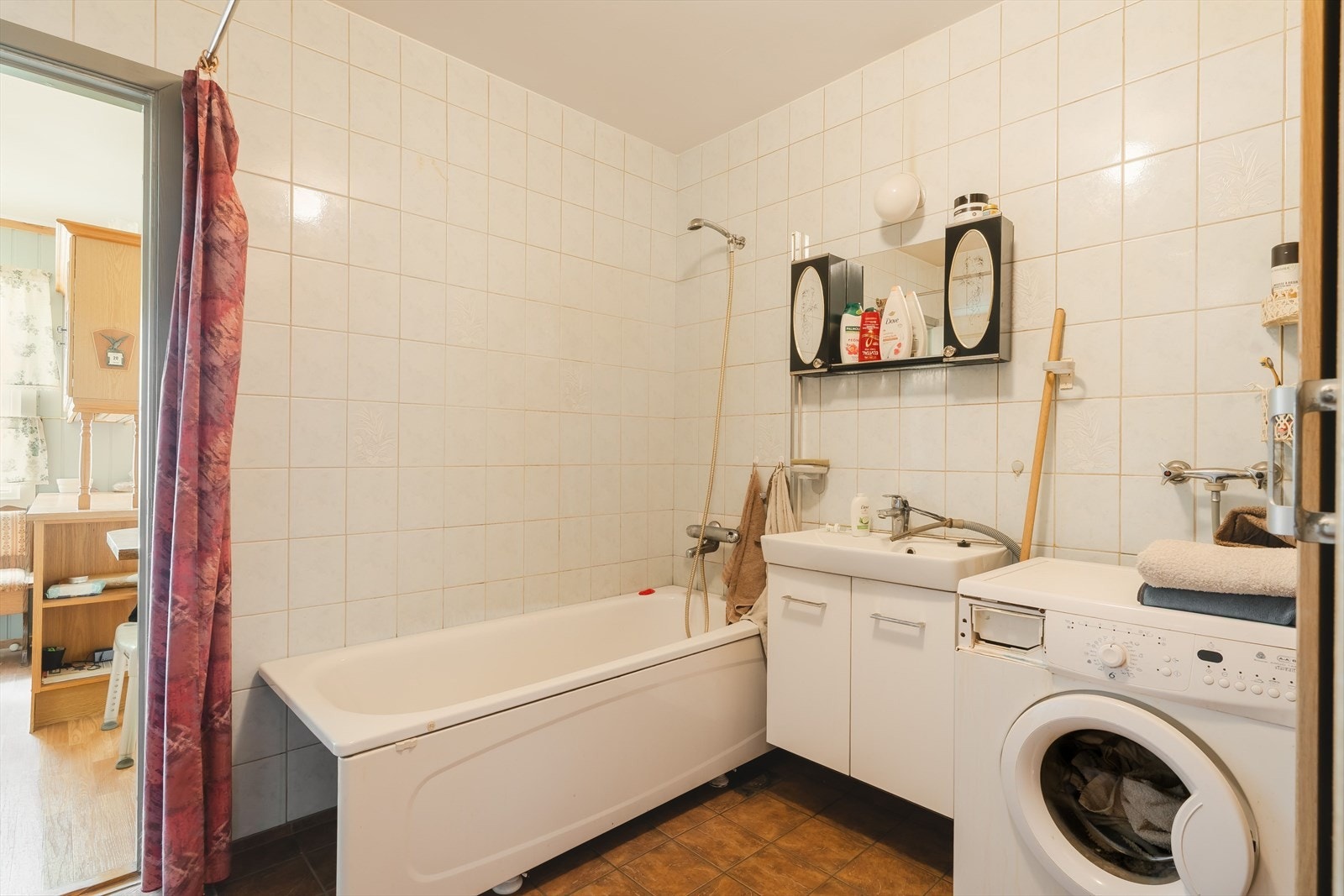 Romslig bad på 6,5 m². Galleribilde