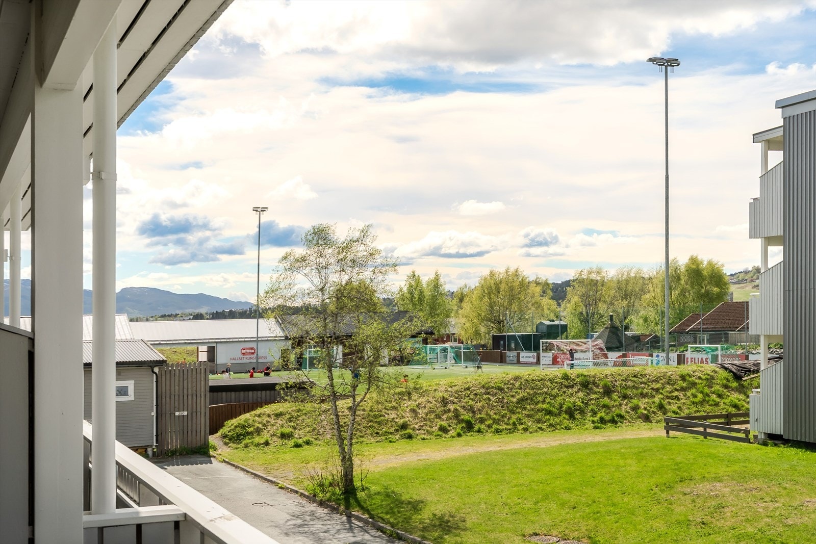 Her bor du med kort avstand til flotte turmuligheter og grønne områder, samtidig som det er enkel tilgang til butikker, treningssentre og kollektivtransport. Galleribilde