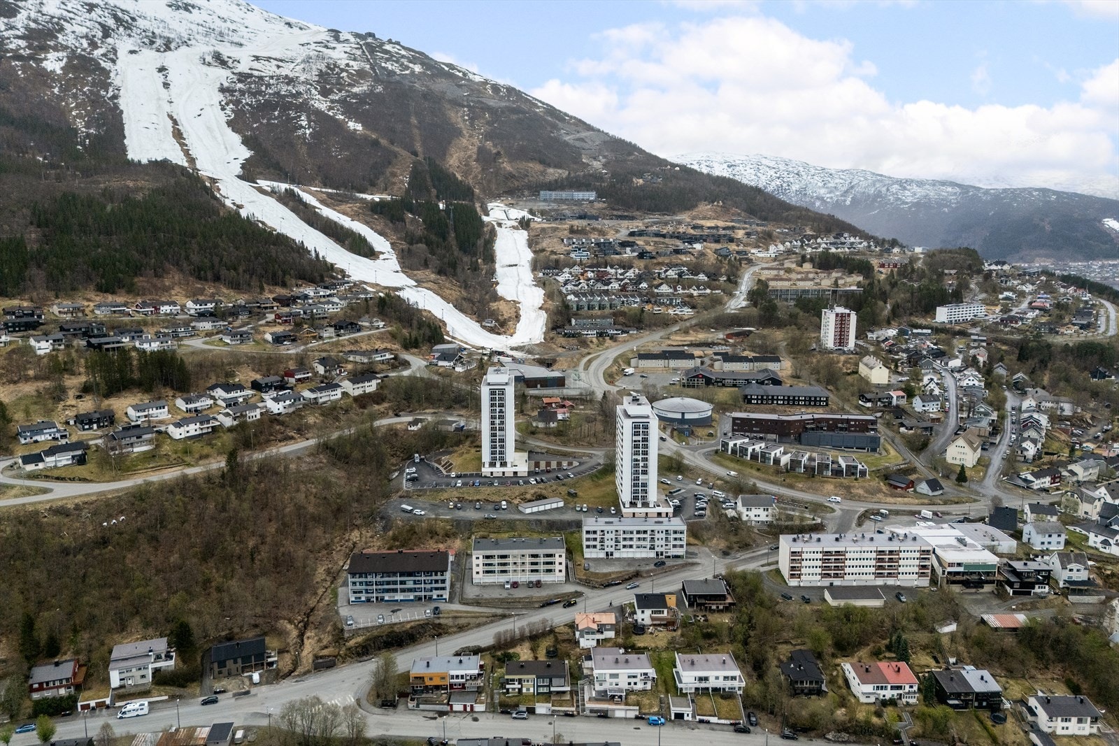 Ønsker du en nyoppusset og innflytningsklar leilighet beliggende like ved Narvikfjellet? Da må du ta en titt på denne leiligheten! Galleribilde