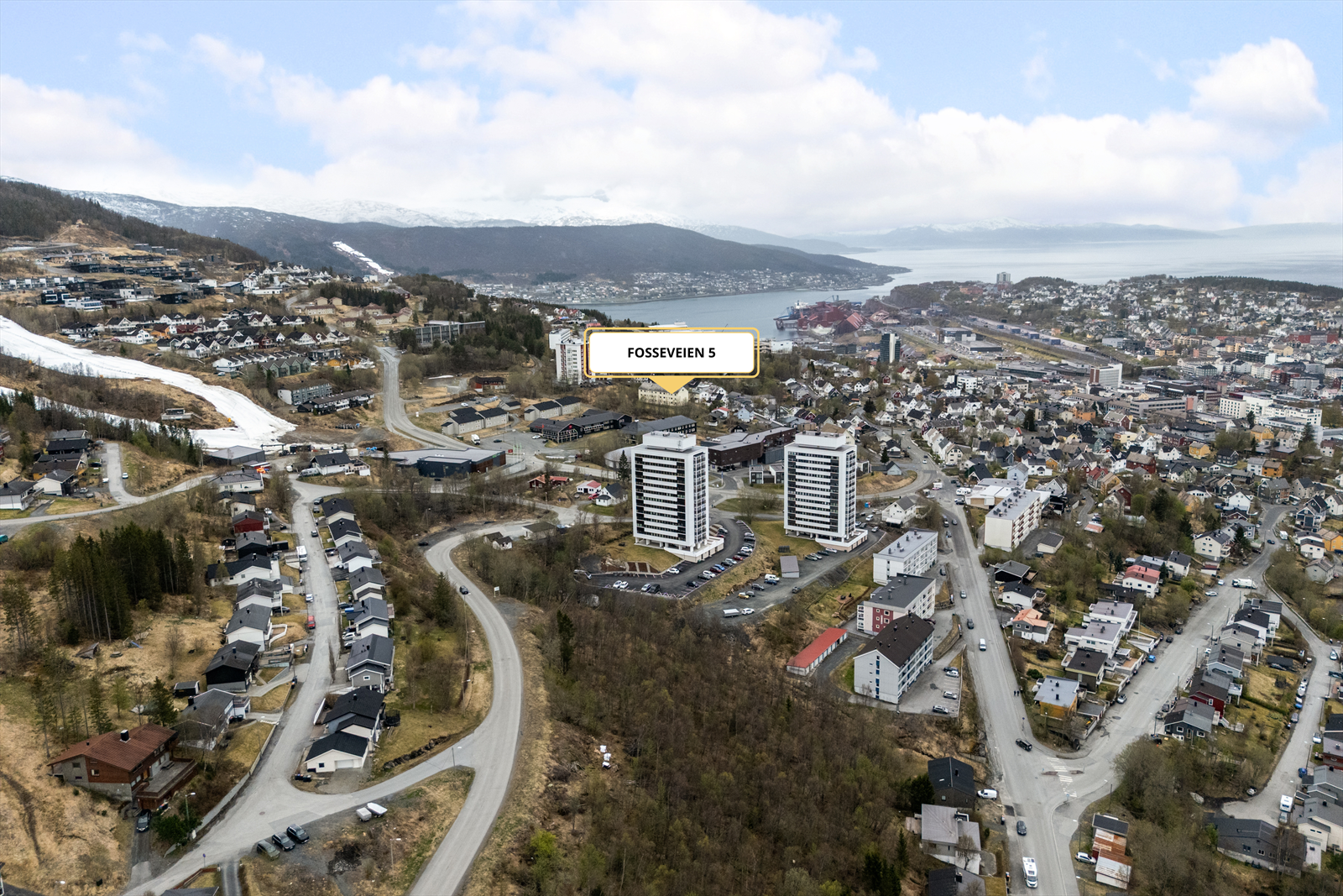 Fra leiligheten er det gangavstand til sentrum og UIT Narvik Galleribilde