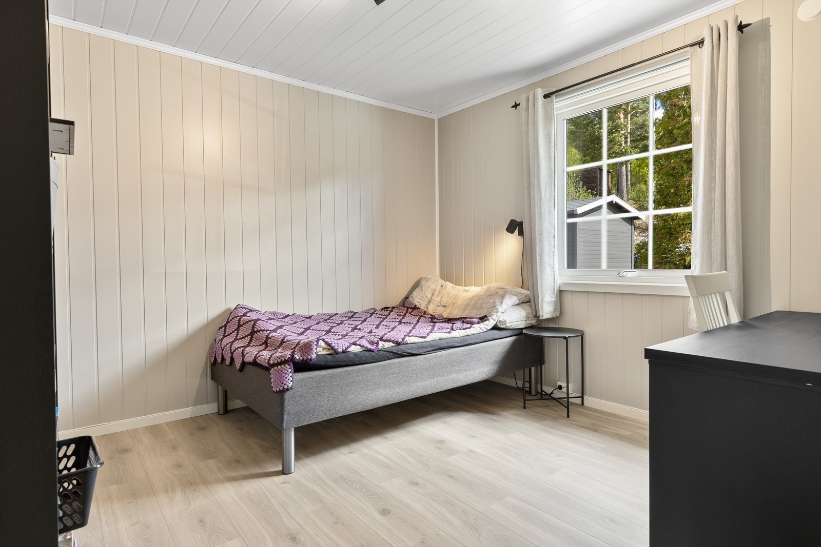 Soverommene har panel på veggene, noe som gir en lun atmosfære. Galleribilde