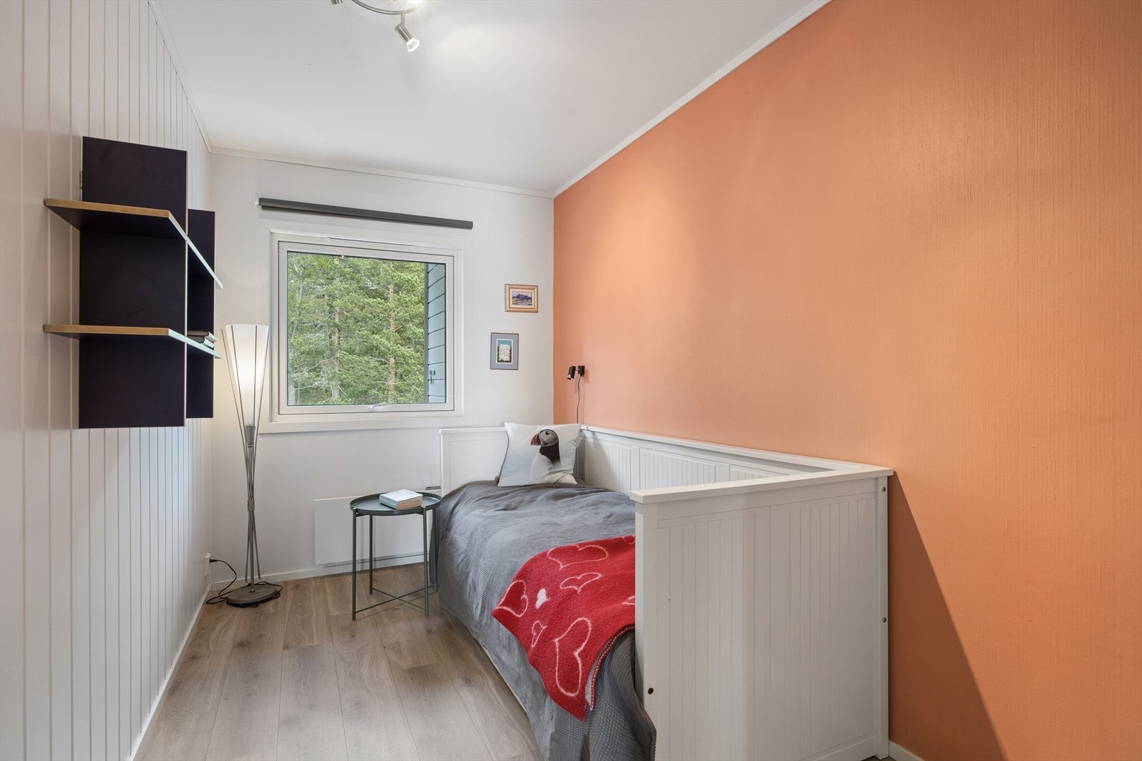 Soverom 2 med god plass til seng. Galleribilde