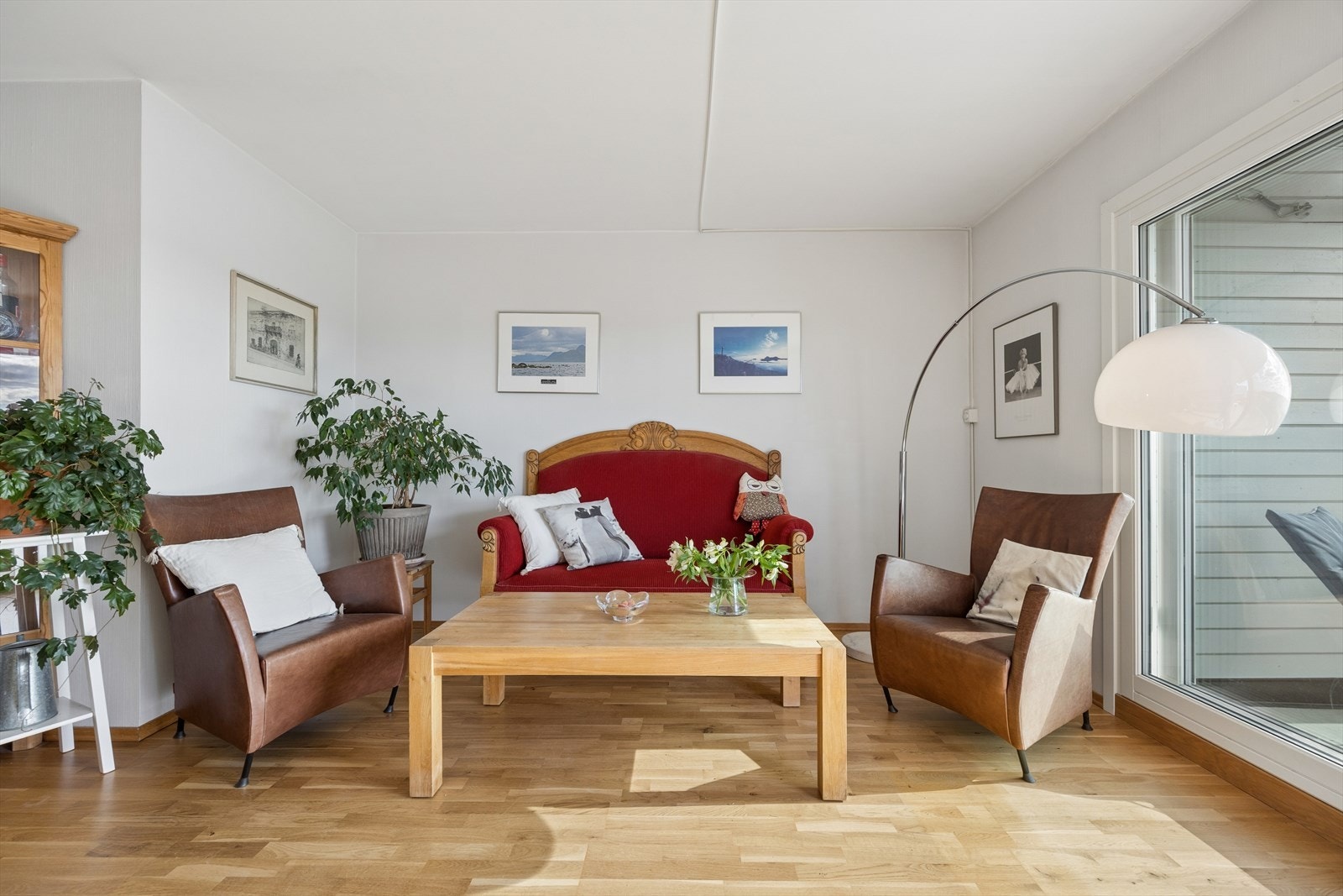Her er det god plass til sofagruppe med tilhørende møblement. Galleribilde