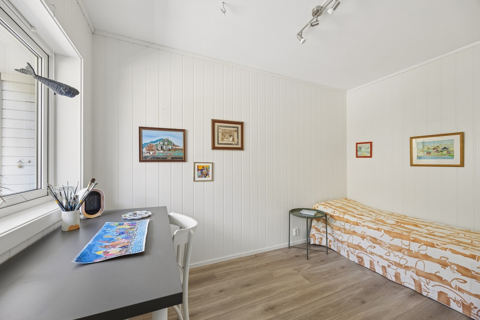 Selger har innredet rommet som kontor/soverom. Ikke godkjent for varig opphold. Galleribilde