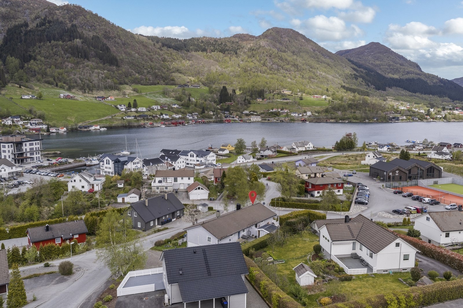 Et oppussingsobjekt med en attraktiv beliggenhet i Ølensvåg. Galleribilde