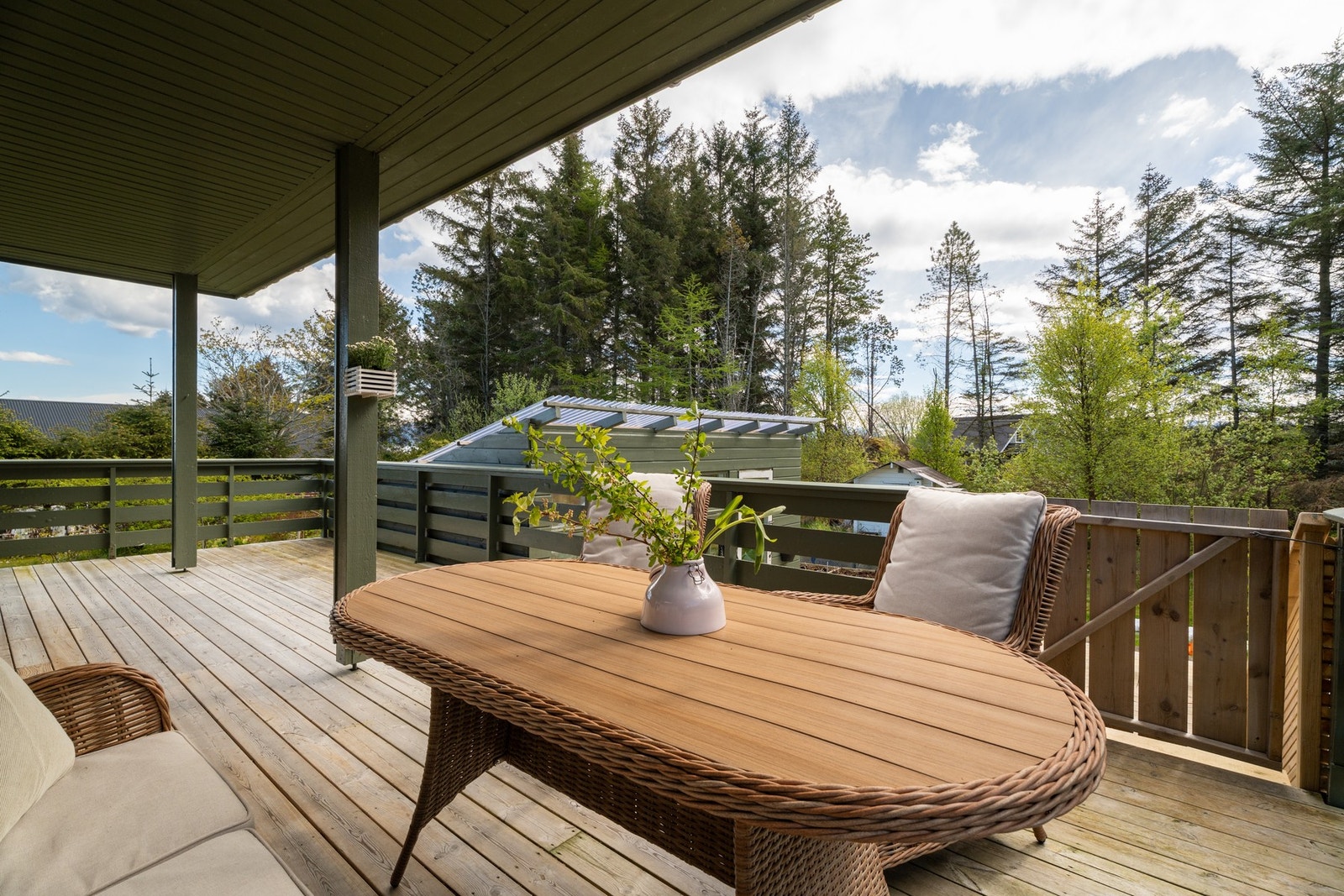 Du får plass til både hagemøbler og grill her, og kanskje til og med et lite plaskebasseng. Galleribilde