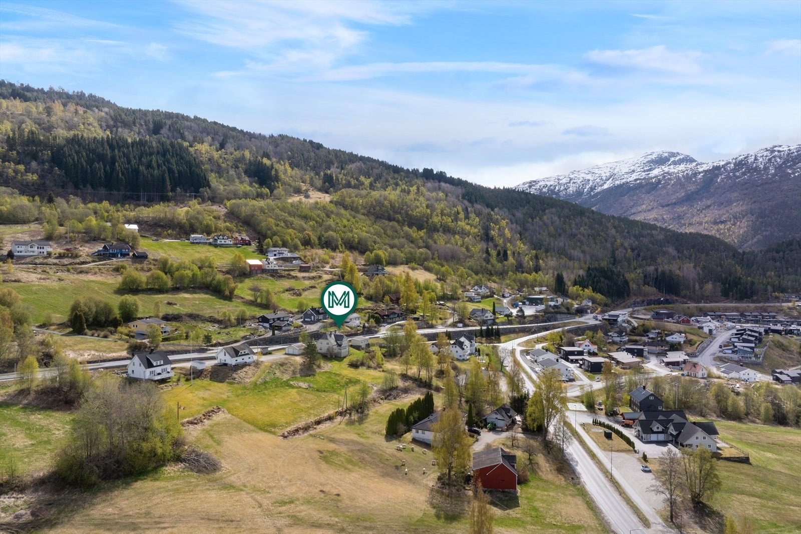 Området byr på flotte naturopplevingar, med nærleik til Sogn skisenter som tilbyr både langrennsløyper og alpinbakkar. Hafslovatnet ligg i nærleiken og gir gode moglegheiter for fiske og rekreasjon. Galleribilde
