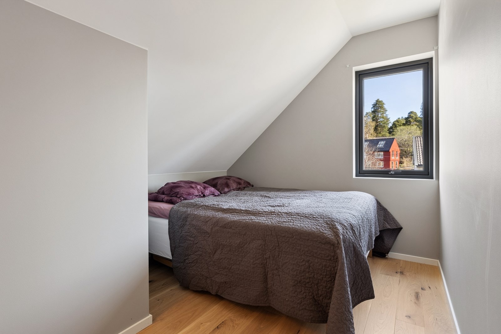 De øvrige soverommene egner seg godt som barnerom, gjesterom eller hjemmekontor. Galleribilde