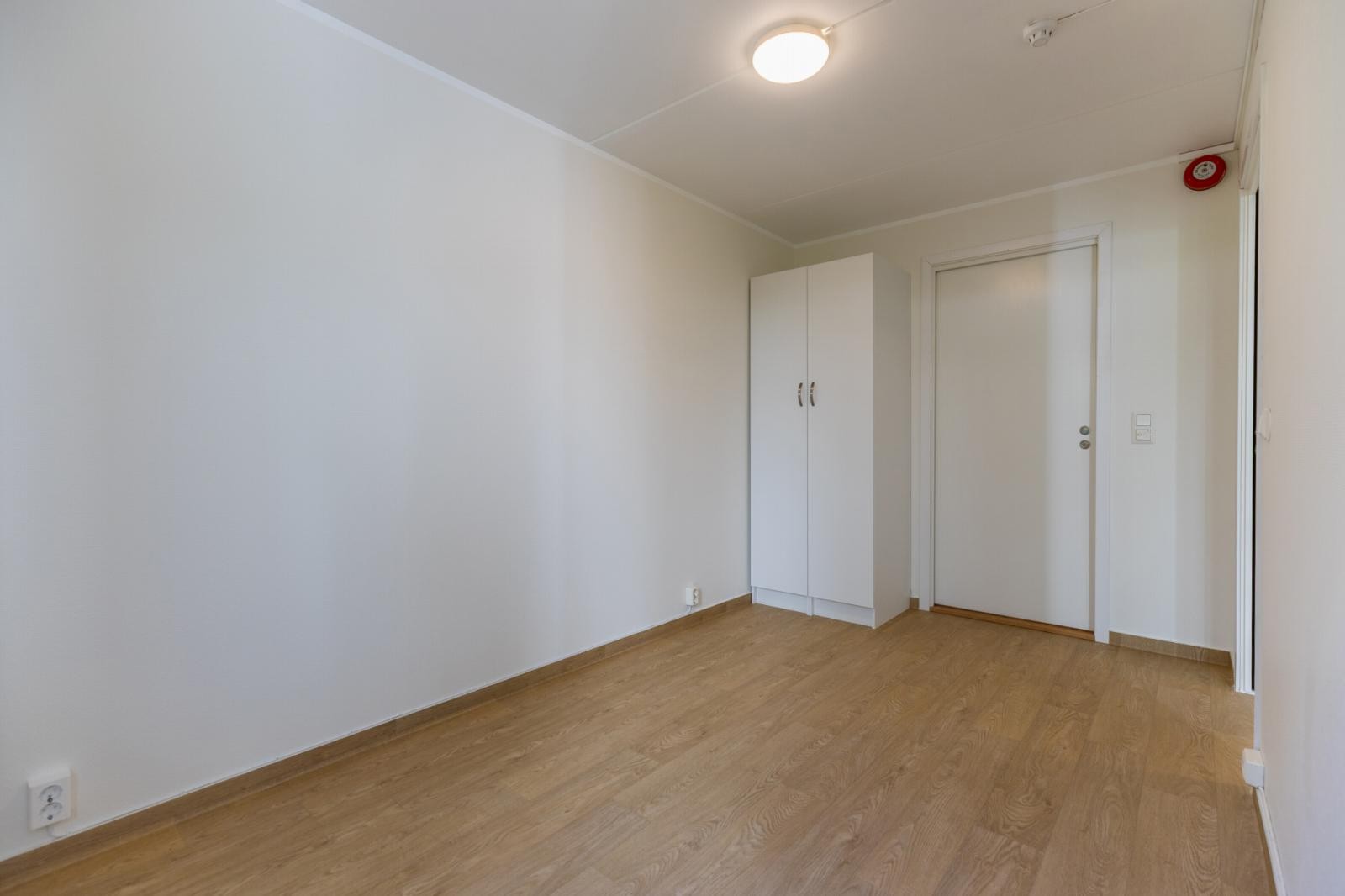 Soverom. 1 stk. garderobeskap medfølger. Galleribilde
