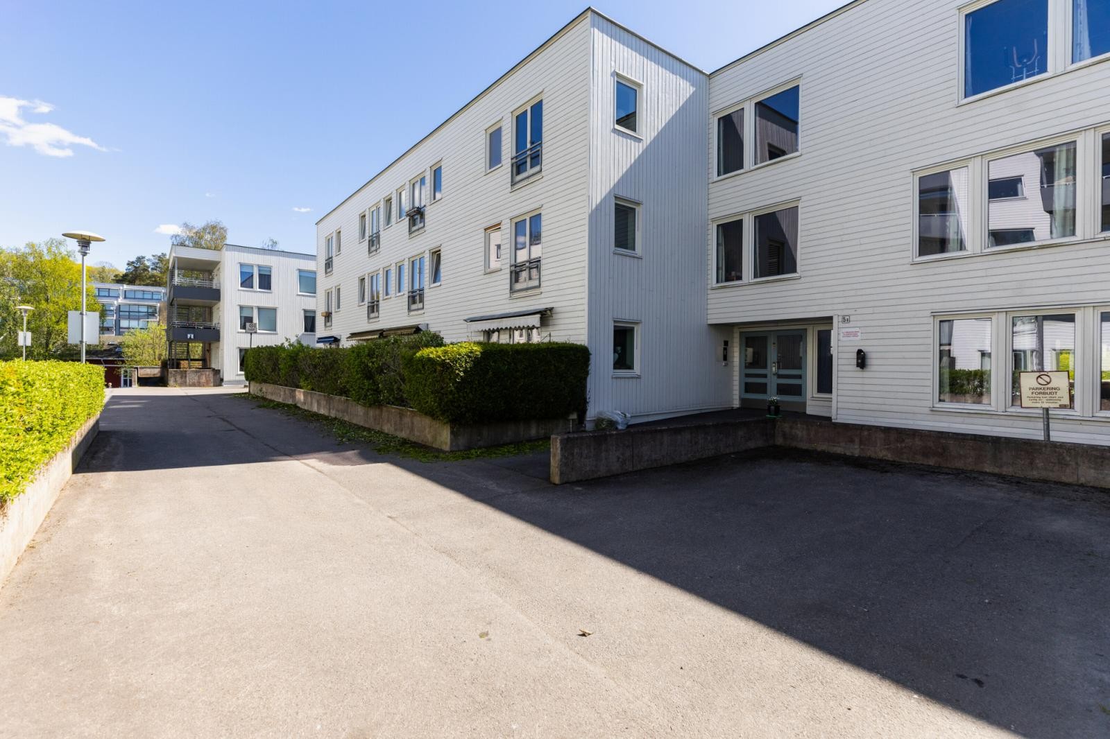 Fasade med inngangsparti. Galleribilde