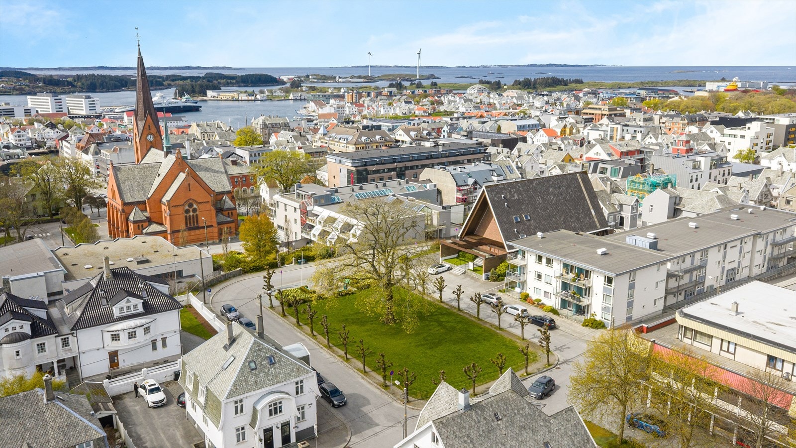 Perfekt beliggenhet om en ønsker en lettstelt tilværelse midt i sentrum med alt innenfor umiddelbar nærhet. Galleribilde