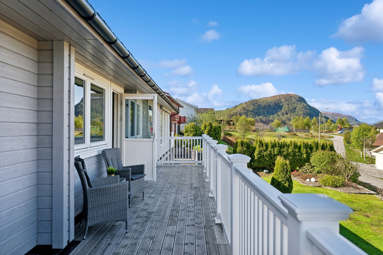 Solrike terrasser og skjermede uteområder gir gode rammer for sommerhalvåret. Galleribilde