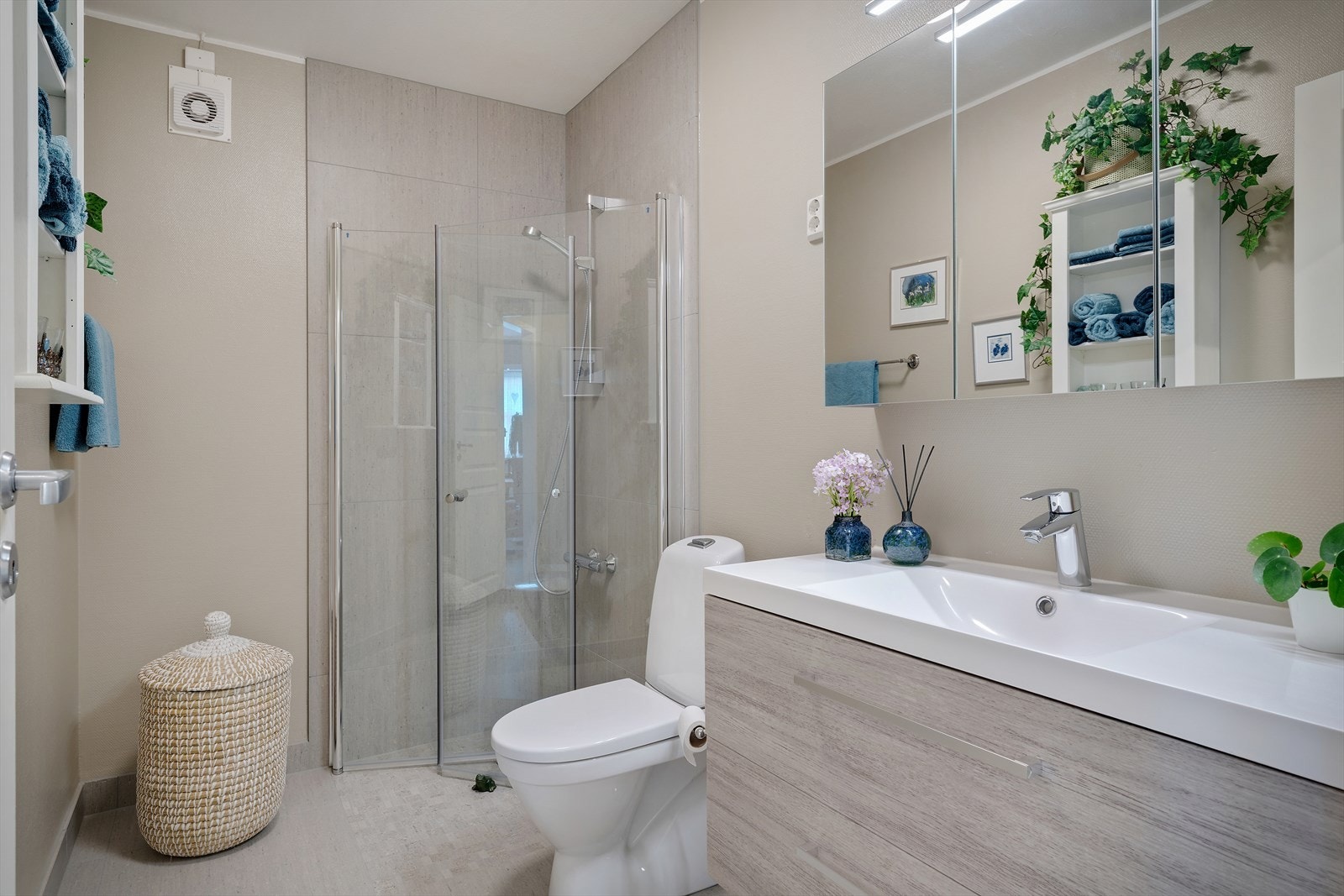 - Det andre badet måler 4,5 m² - Galleribilde