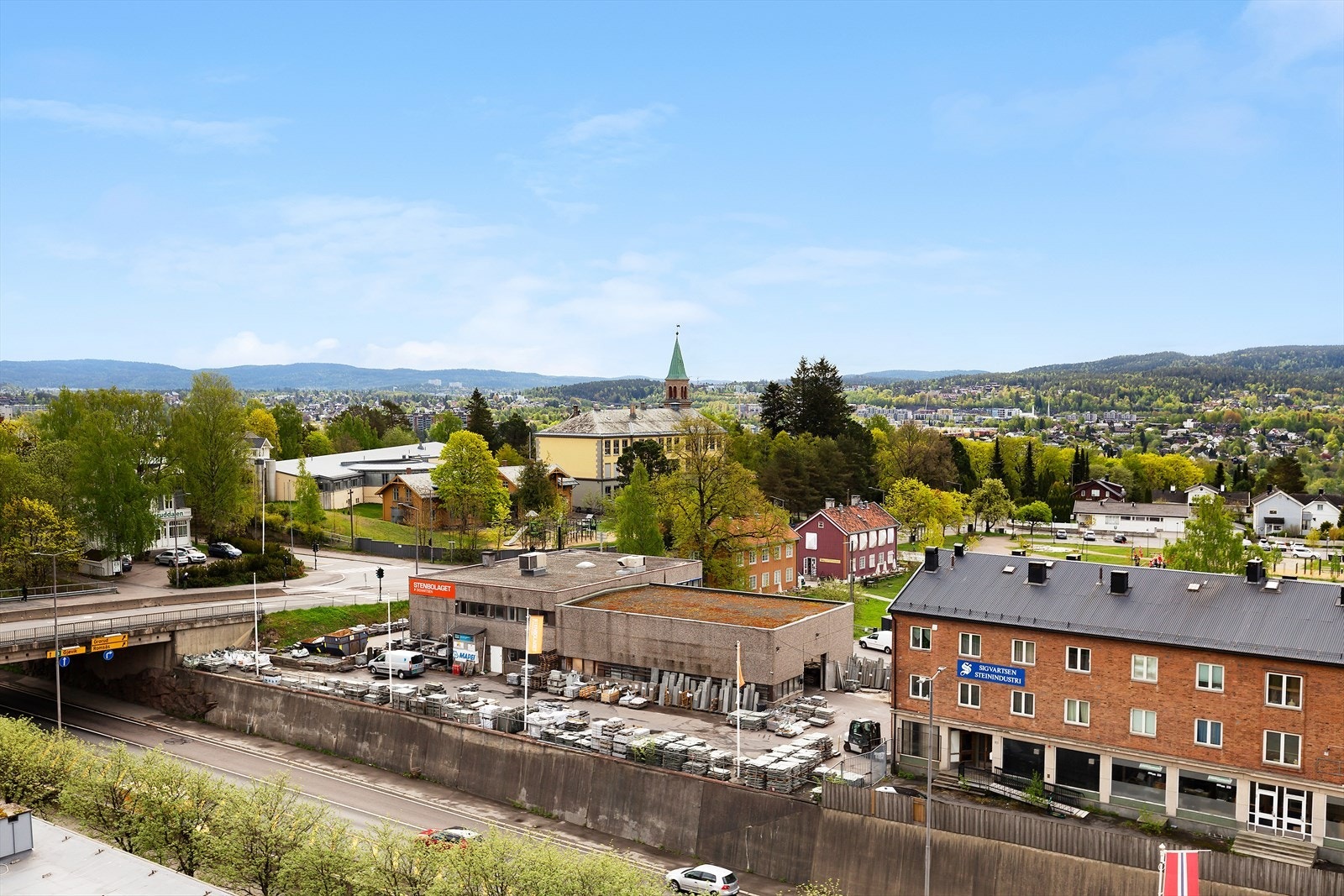 Usjenert balkong fritt for innsyn. Galleribilde