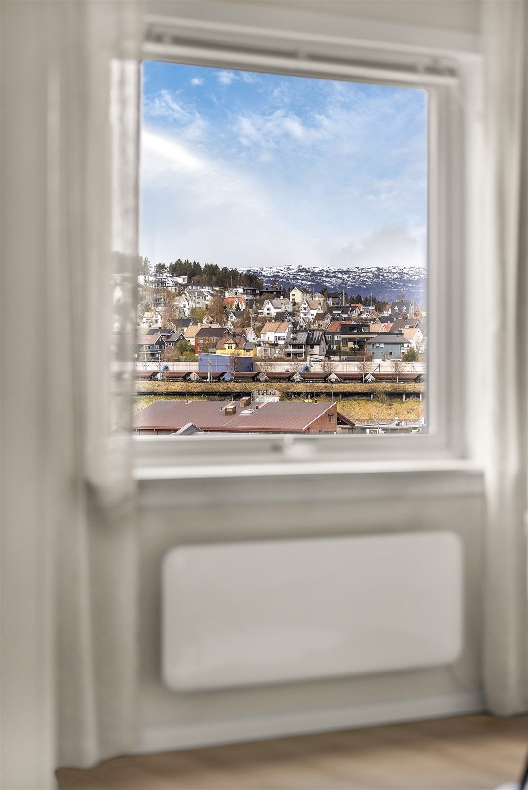 Utsikten fra spisestuen mot Frydenlund Galleribilde