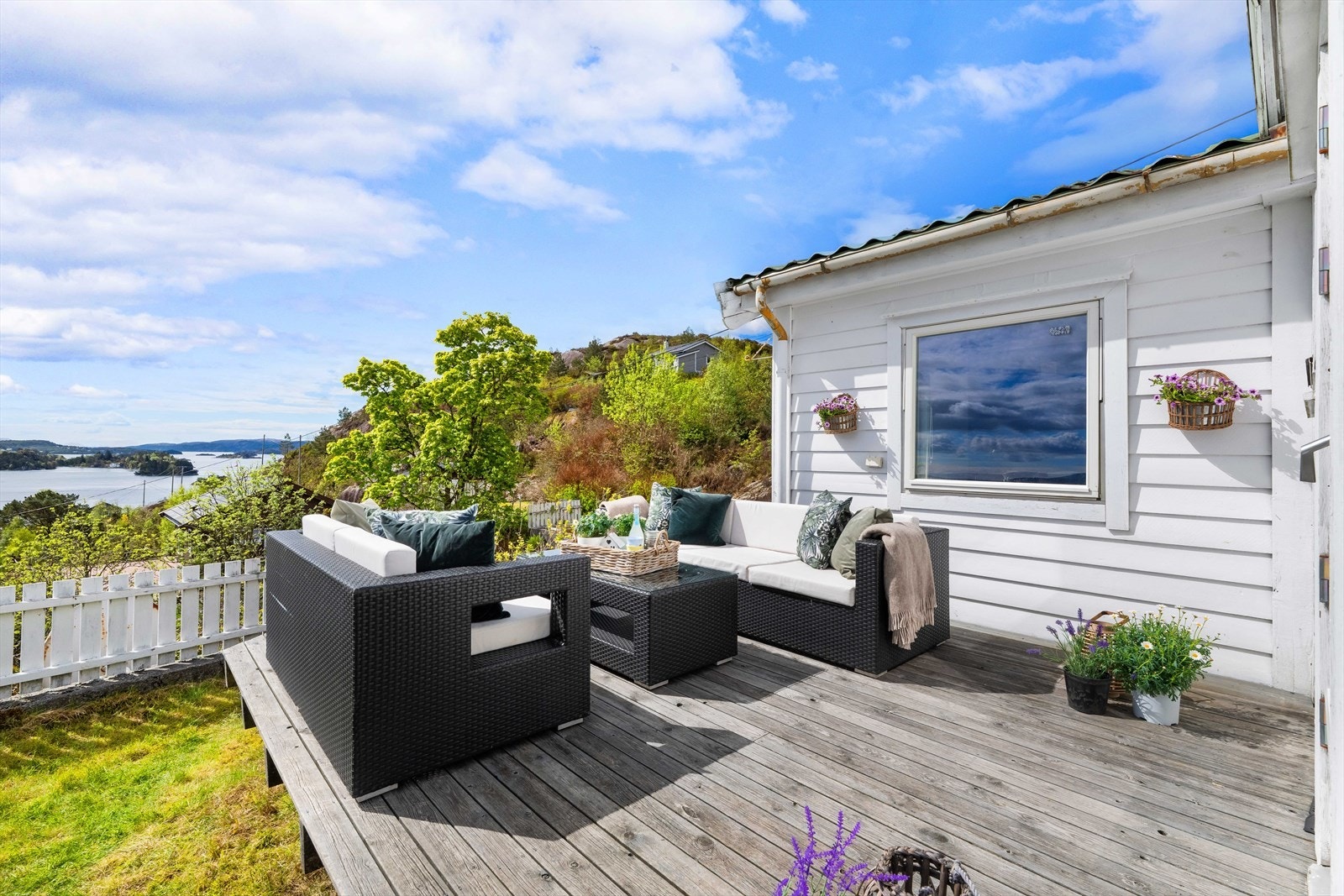 Uteplassen er et naturlig samlingspunkt for familie og venner. Galleribilde