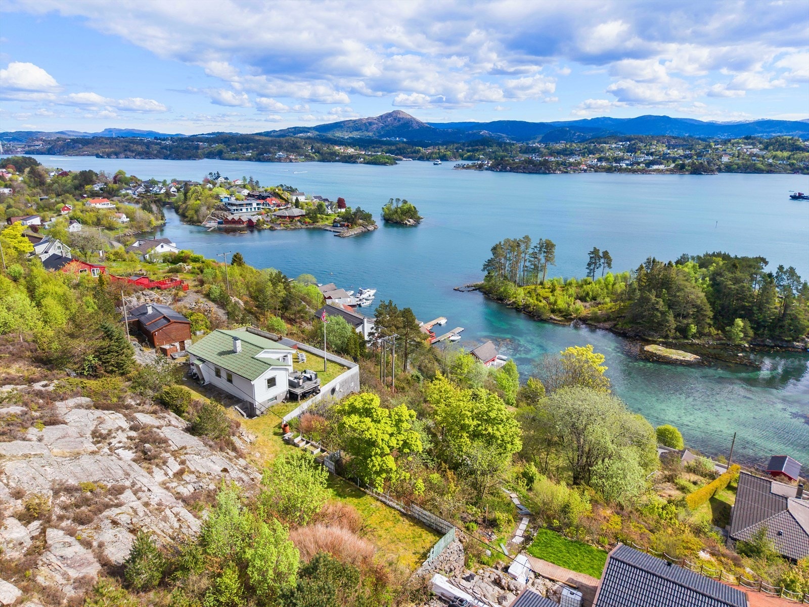 Beliggenheten gir en følelse av å være tett på naturen, samtidig som det er sentralt. Galleribilde