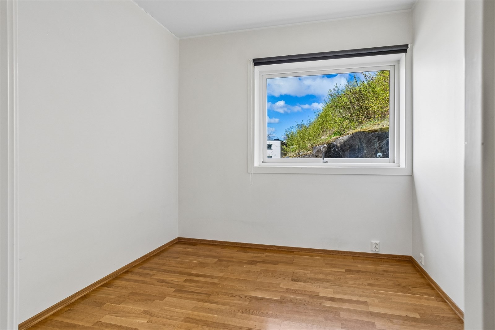 Leilighetens andre soverom, egnet som barnerom, gjesterom eller kontor. Galleribilde