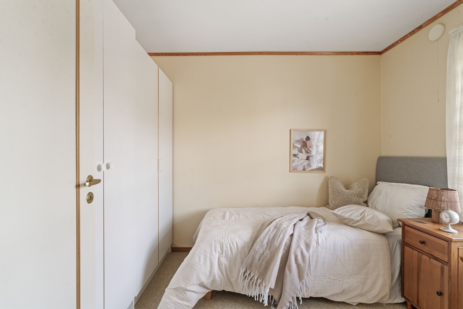 Også her er det plass til seng og oppbevaringsmøbler. Galleribilde