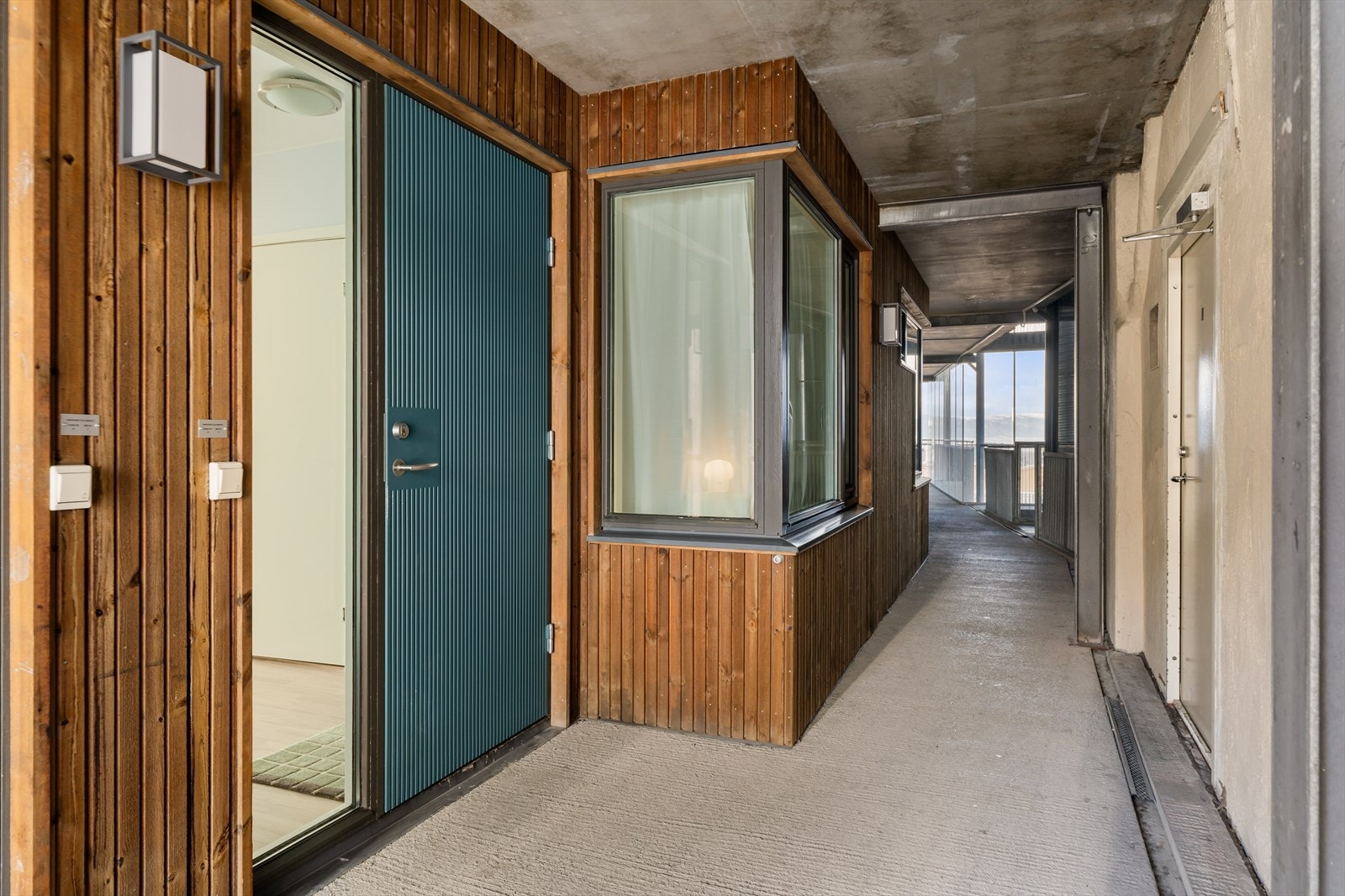 Flott inngangsparti i svalgangen. Galleribilde