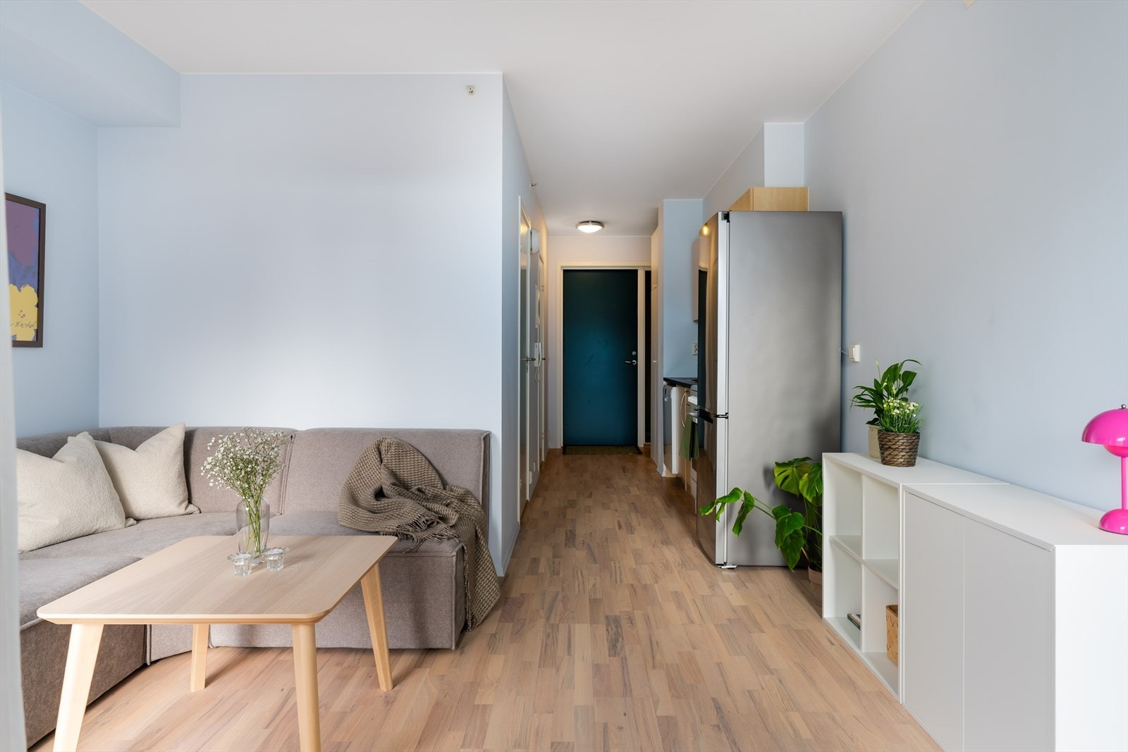 God plass til en større sofagruppe og har en naturlig god plass for spisegruppe. Galleribilde