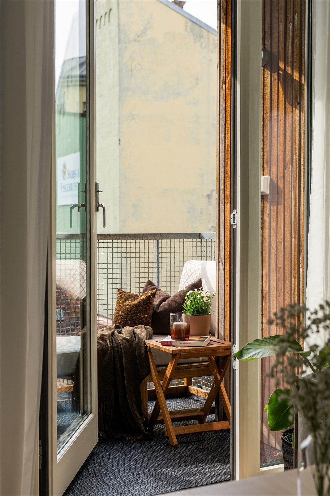 Fra stuen har man utgang til privat balkong. Galleribilde