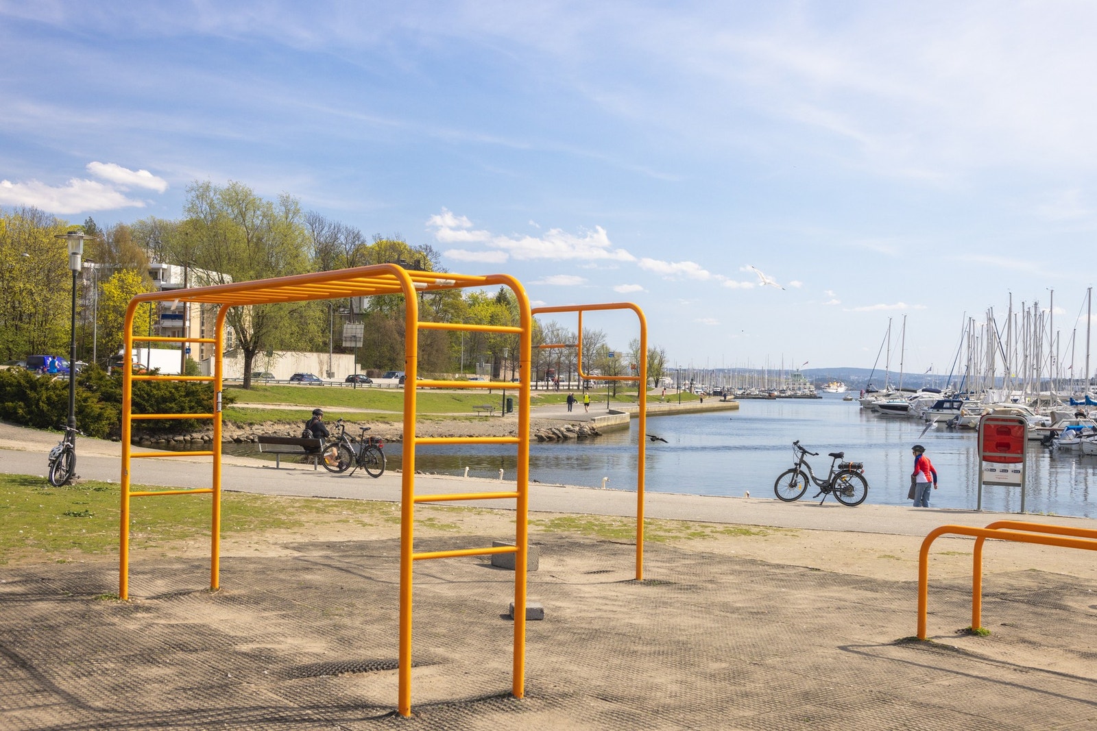 Frognerkilen med løpe-/sykletrassé, tuftepark, båtliv og grøntområder ligger ca. 7-8 minutters gange unna. Galleribilde