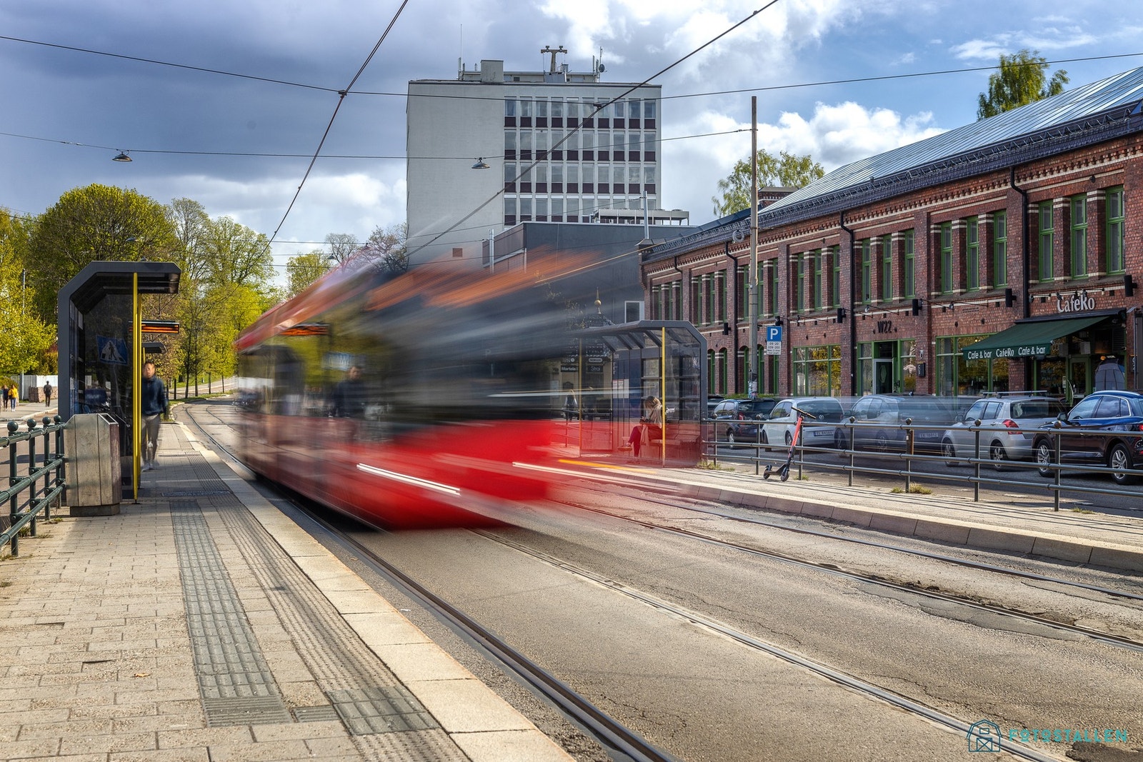 Tilgang på både buss, trikk og tog i nærområdet. Galleribilde