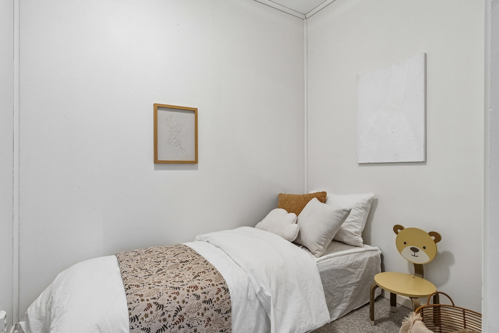 Leiligheten har en stor bod fra entré. Det er viktig å påpeke av rommet ikke er godkjent som soverom. Kan brukes til oppbevaring, garderobe eller etter andre ønsker Galleribilde