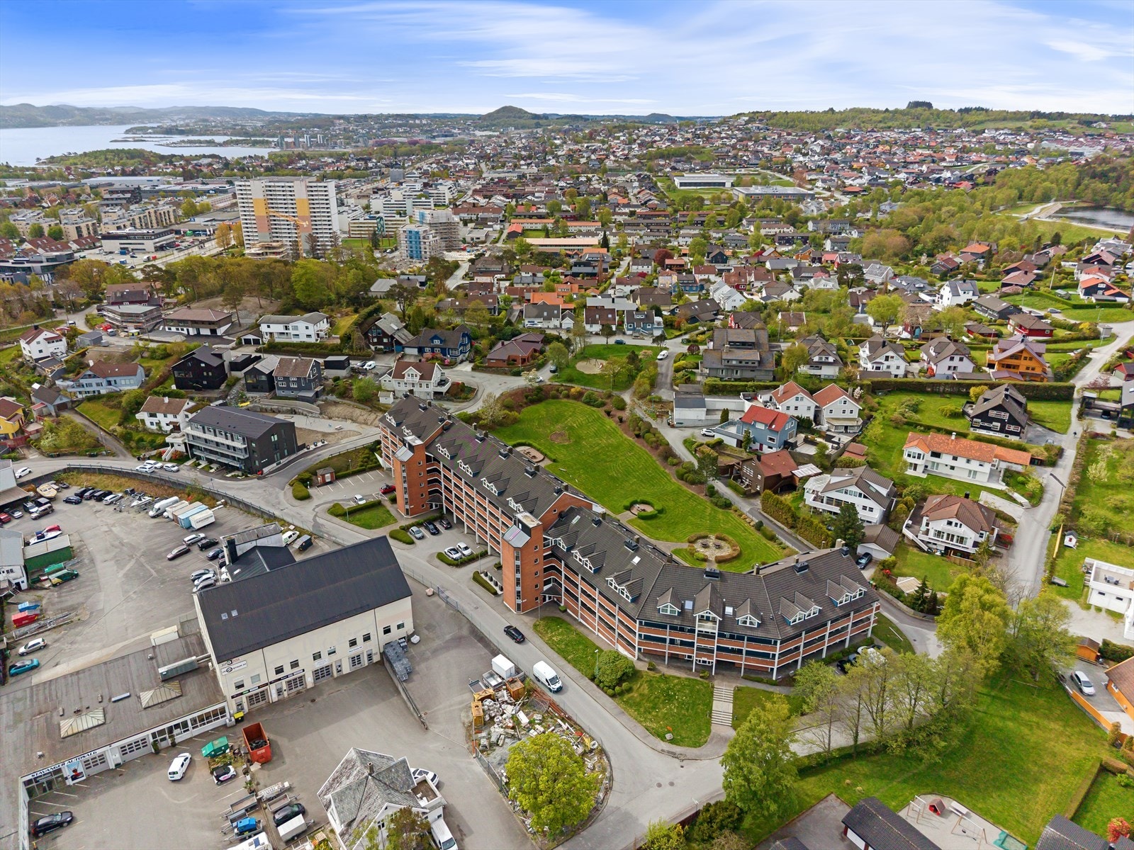 Kort vei til flotte tur- og friområder som Vannassen og Sørmarka. Galleribilde