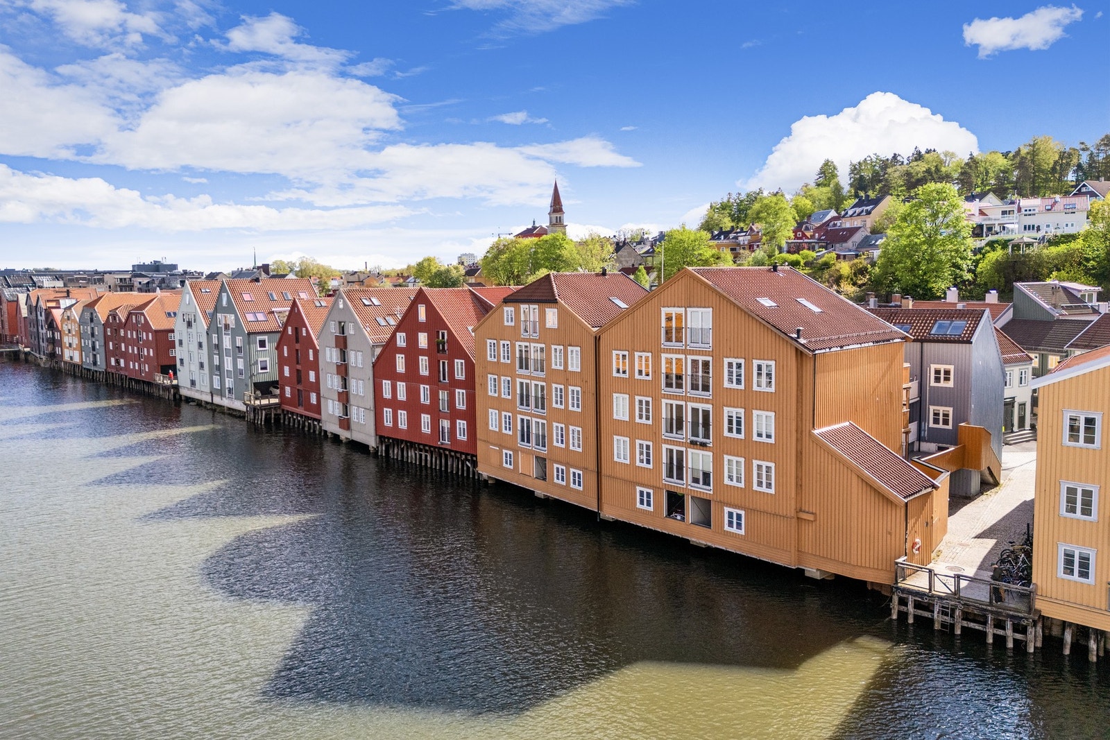 Leiligheten ligger midt på Bakklandet med gangavstand til det meste. Galleribilde