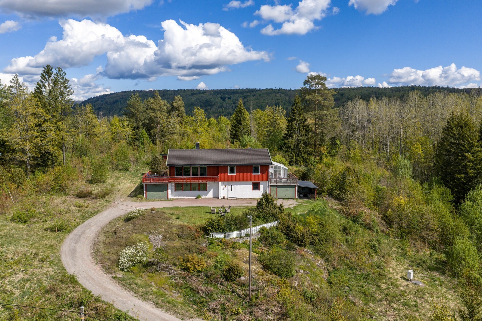 Ida Holan V/ EIE Eiendomsmegling presenterer Fonsveien 1016 for salg! Foto: Asmyhr Galleribilde