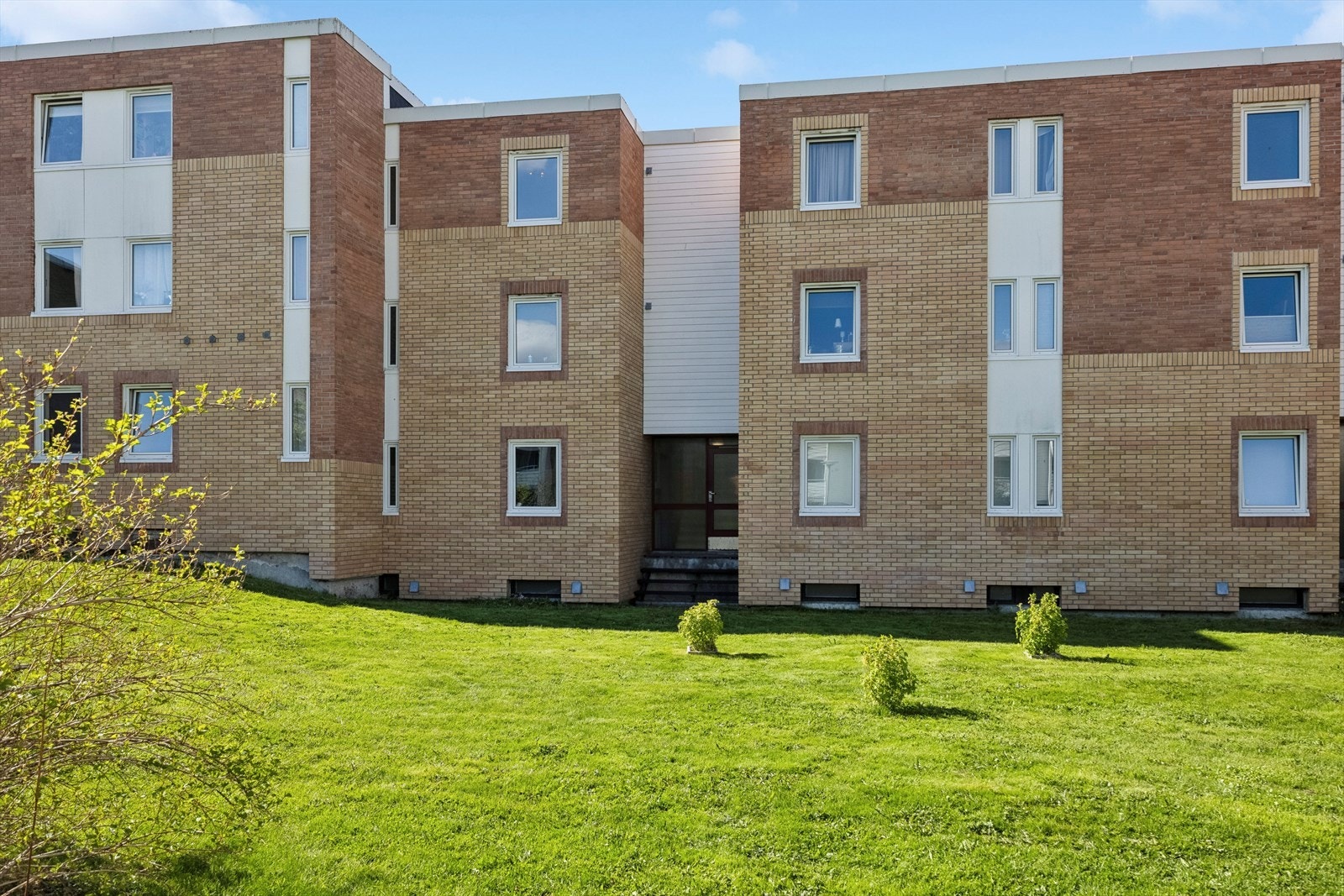 På baksiden av bygget er det direkte adkomst til grøntarealene. Galleribilde