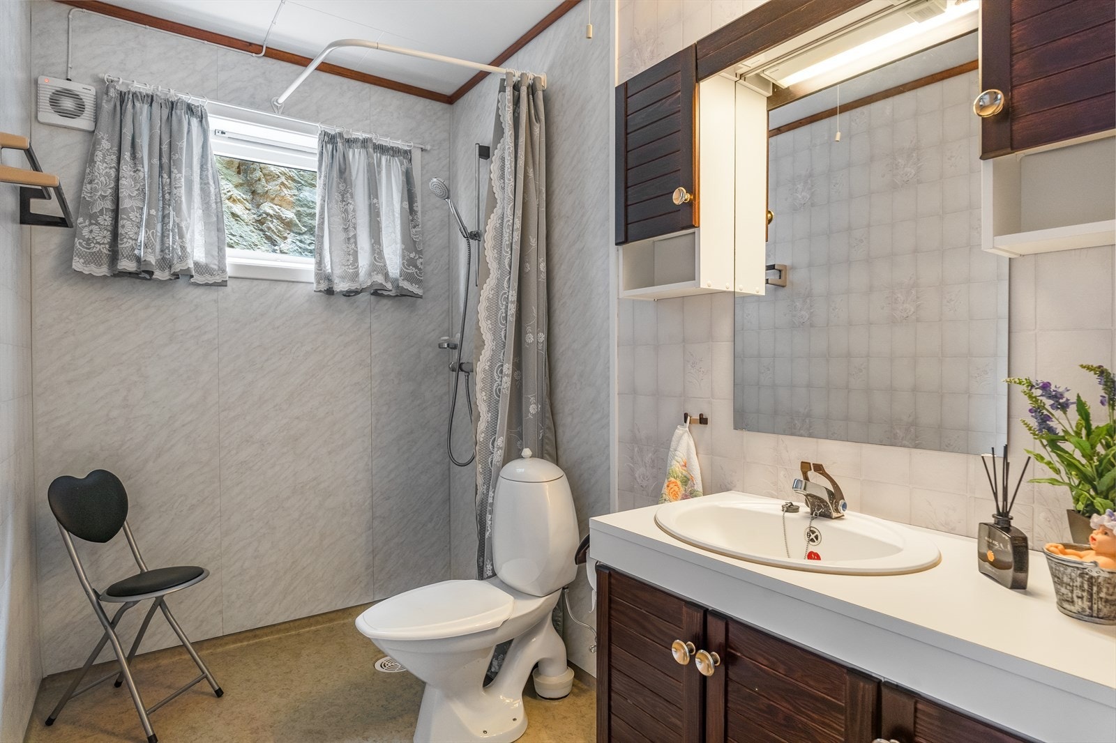 Praktisk bad i underetasjen. Galleribilde