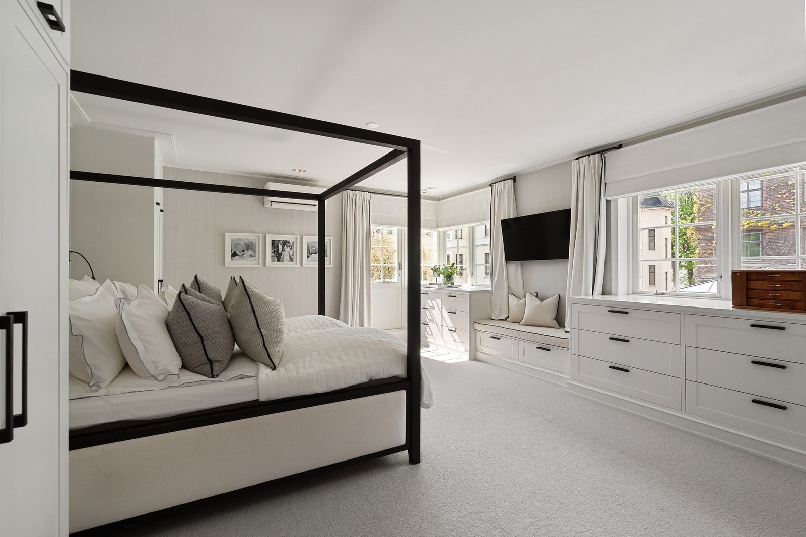 Hovedsoverom med en-suite baderom. Galleribilde