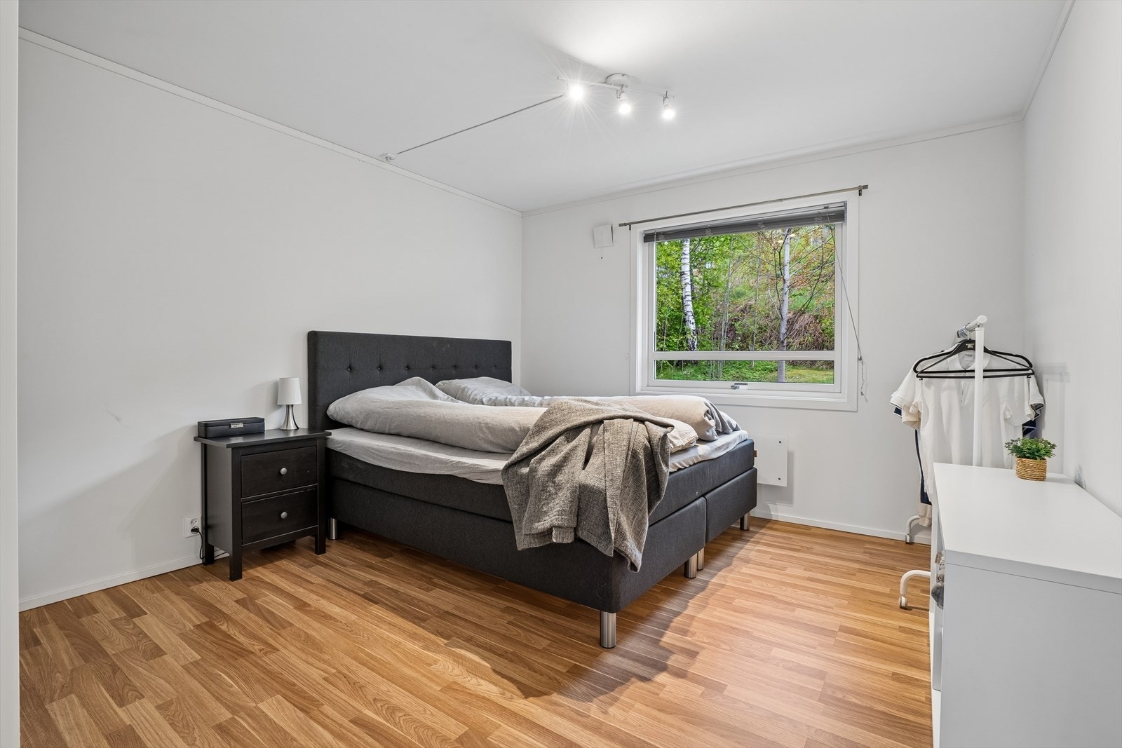 To romslige soverom med plass til dobbeltseng. Galleribilde